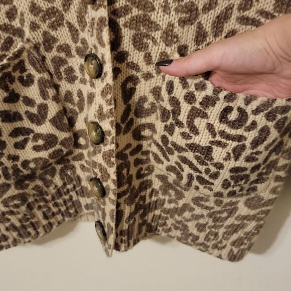 NWOT MODA international Animal Print Button Closure Cardigan - Picture 3 of 4